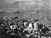 01-21-599|從半山區俯瞰中區及維多利亞港。圖右下方最高的兩座建築物是香港上海匯豐銀行(左)及中國銀行(右),約攝於1953年。(1953)