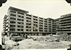 老虎岩徙置大廈E座的頂層用作員工宿舍，其餘五層合共提供70個獨立單位，地下則用作店鋪，1957年9月。