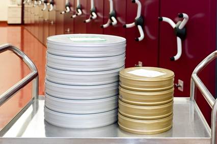 Dust-free metal cans for storing films
