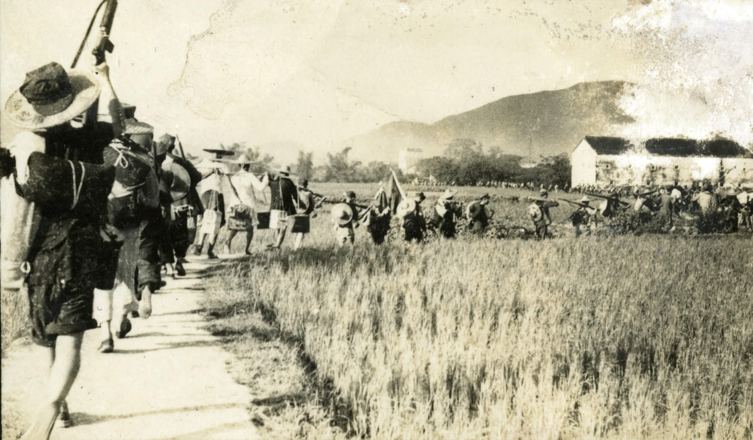 东江纵队港九独立大队行军时的照片。 HKMS145-6-1 (1940s) 藏品由罗欧锋先生提供