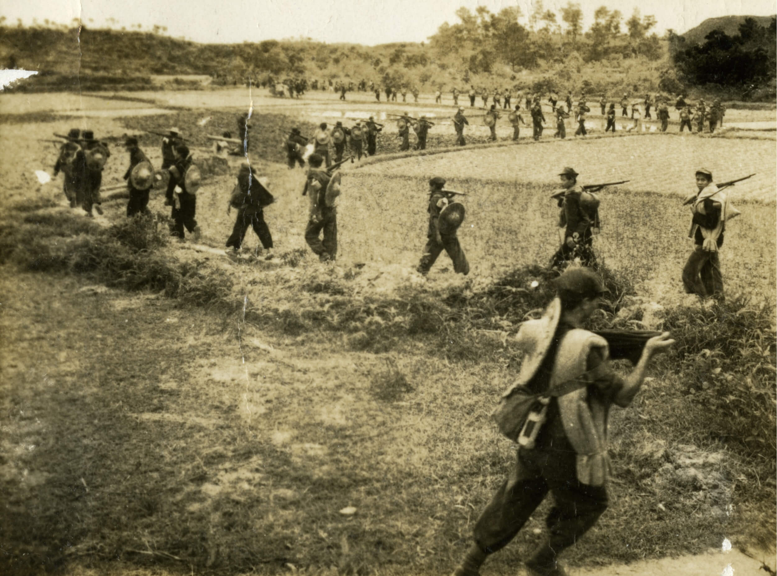 东江纵队港九独立大队行军的情况。 HKMS145-6-4 (1940s) 藏品由罗欧锋先生提供