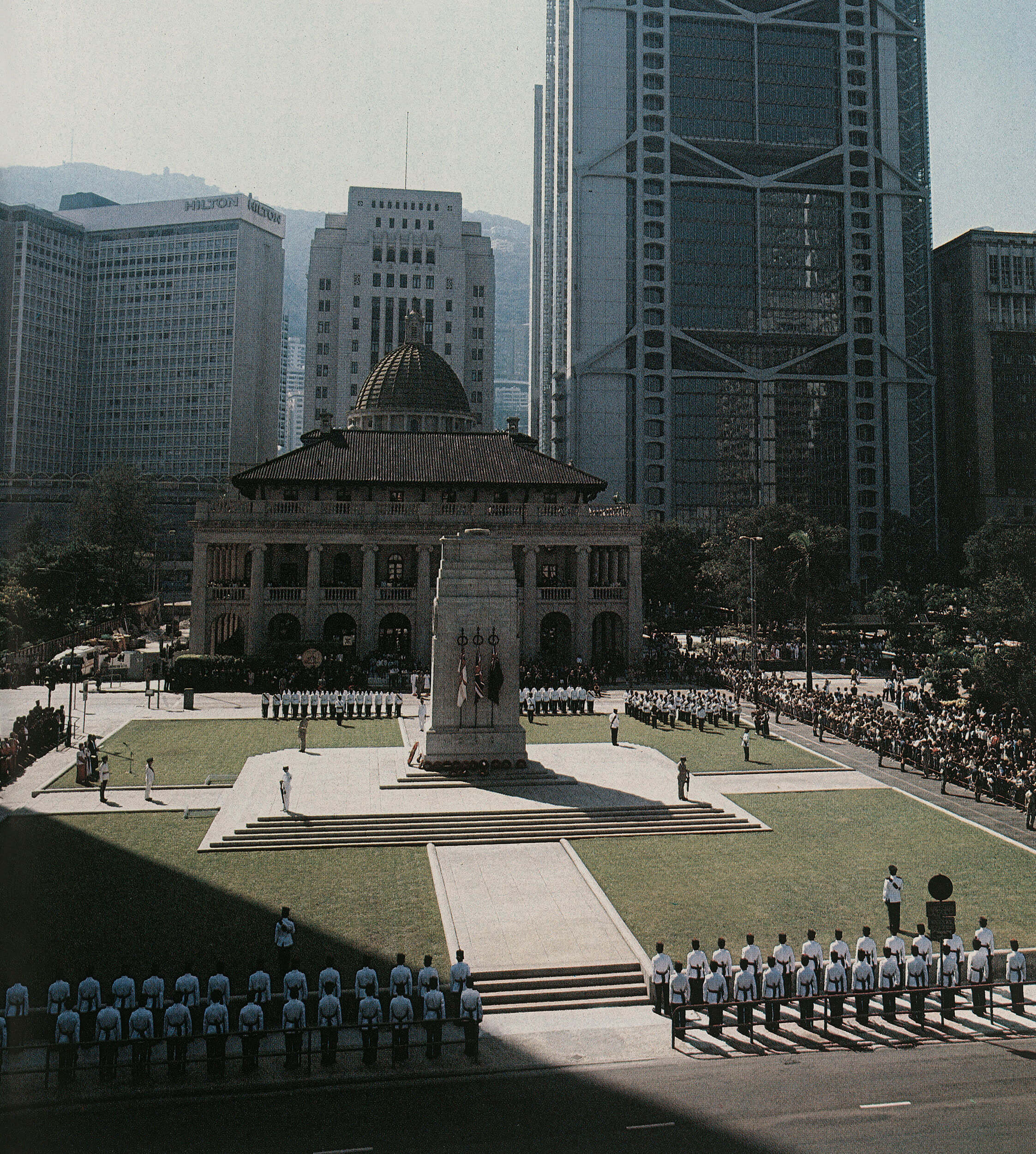 1980年代在和平纪念碑前举行的和平纪念日仪式。 X1000136 (1986)
