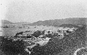 01-01-001|從西面眺望維多利亞港及北角,圖的中部為域多利兵房,約攝於1868年。 (1868)
