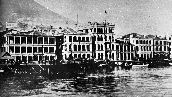 01-17-460|畢打街以西的中區海傍。圖左為怡和洋行的總部,約攝於1890年。(1890)