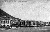 01-13-347|中區及西區海傍。左起第二座建築物(有塔樓)是上環街市(今西港城),約攝於1910年。(1910)