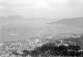 01-20-560|從山頂俯瞰中區及維多利亞港,約攝於1915年。(1915)